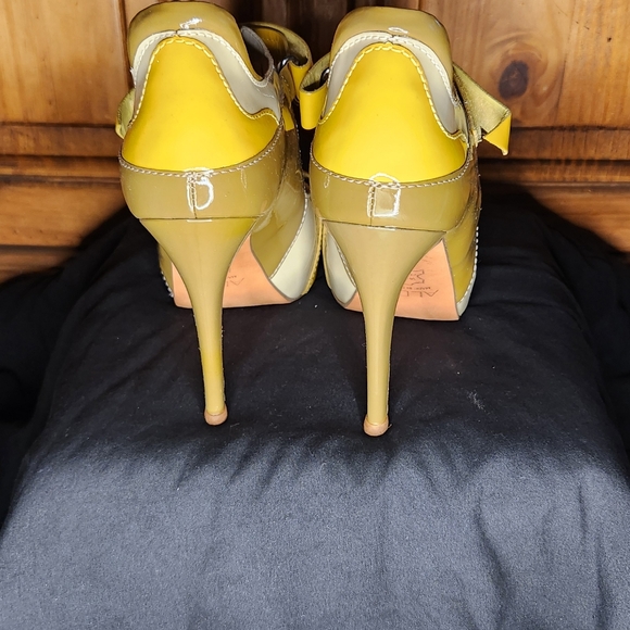 Aldo Patent Leather Heels - Picture 4 of 8